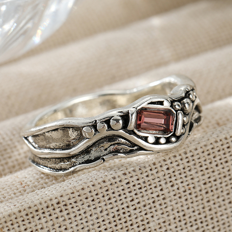 Lady's Vintage Textured Wavy Ring, Exquisite Party Accessory